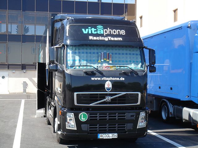 Volvo-FH12-Vitaphone-Strauch -050905-02.jpg
